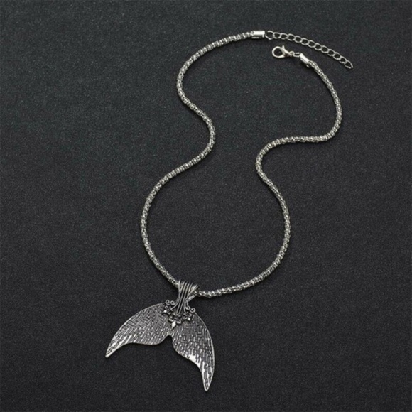 💥Host pick💥 🧜🏼‍♀️ Mermaid tail necklace - Picture 5 of 8